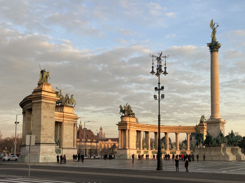 The Hősök Tere at Sunset: A Breathtaking View of Budapest’s History and Culture 